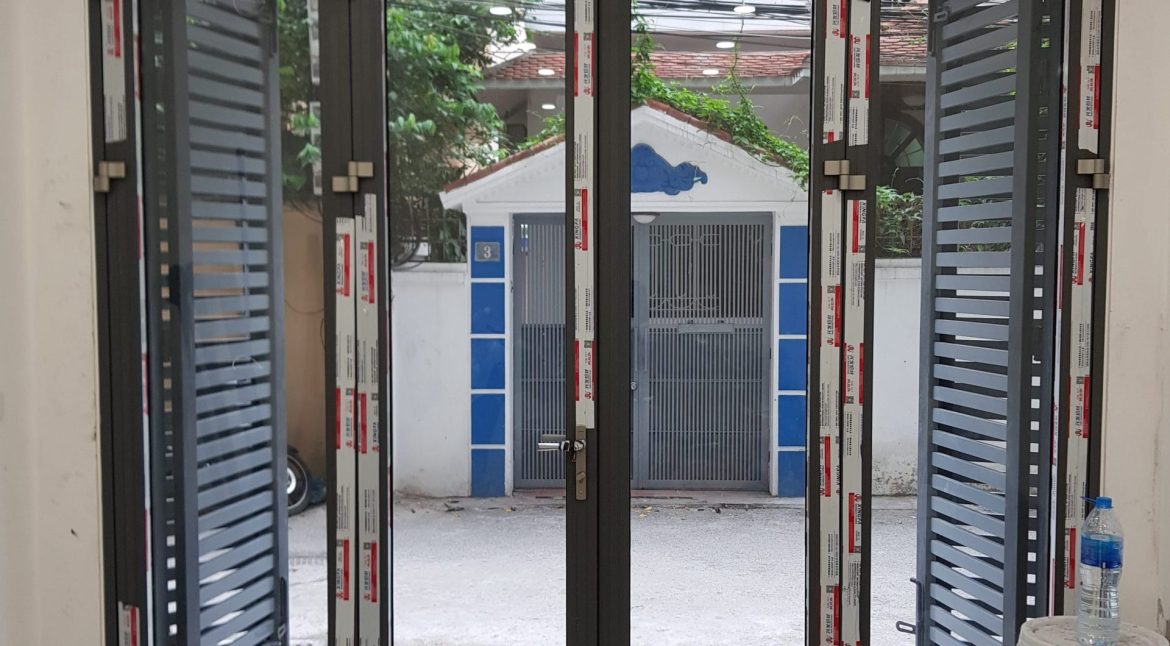 Cửa mở quay 4 cánh nhôm Xingfa