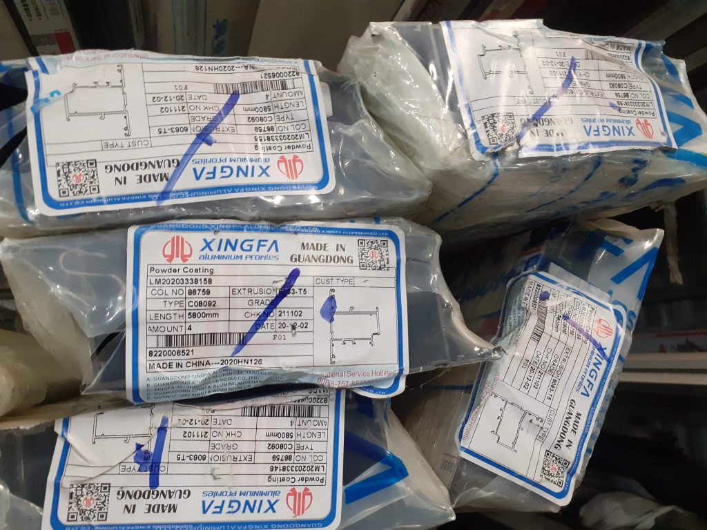 Tem đầu bó nhôm xingfa
