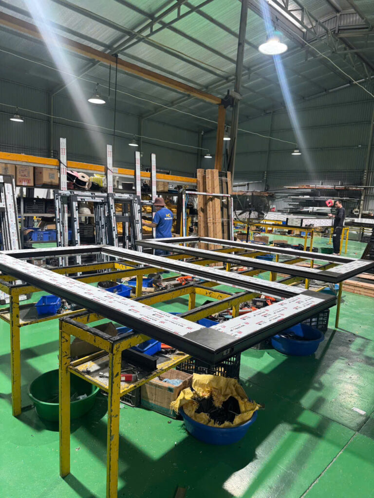 sản xuất cửa nhôm tại nhà máy hc window